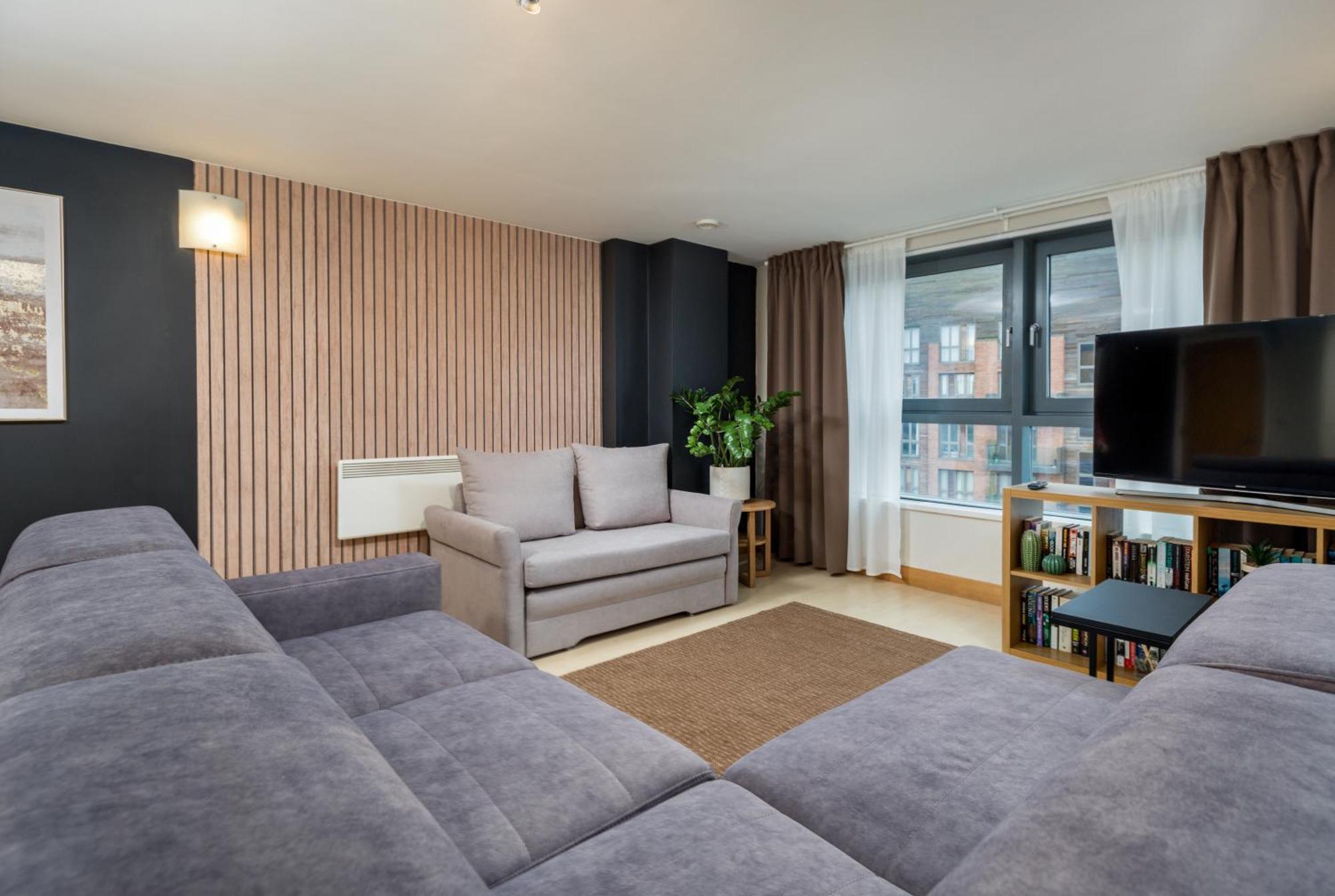 Urban Oasis: Heart Of City By Train Leeds  Luaran gambar